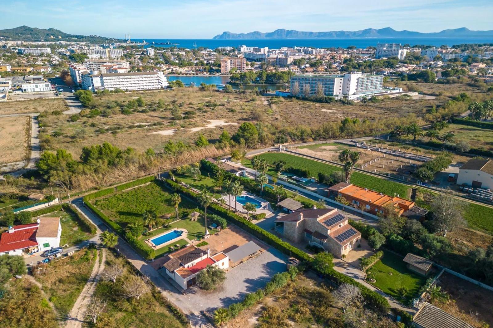Pancho - Large Garden Holiday home