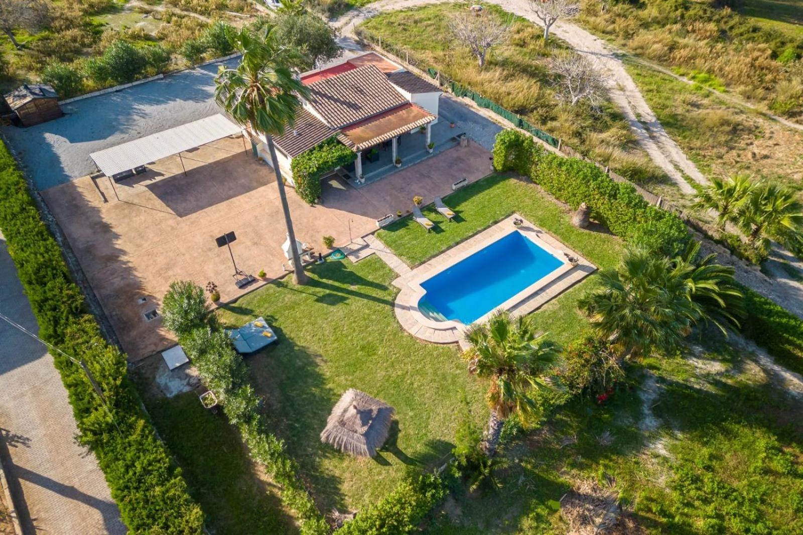 Pancho - Large Garden Holiday home