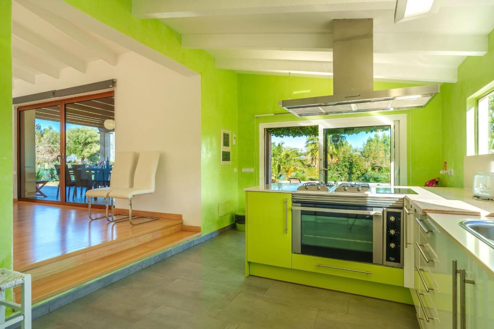 Pancho - Large Garden Holiday home *