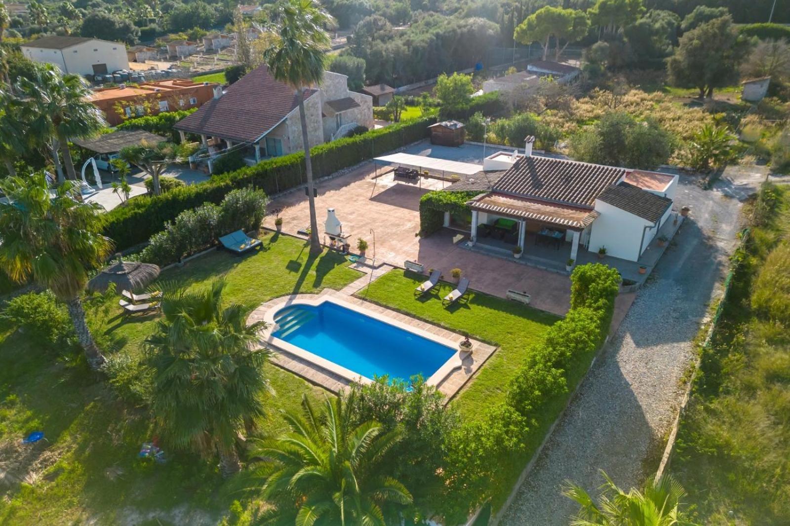 Pancho - Large Garden Holiday home