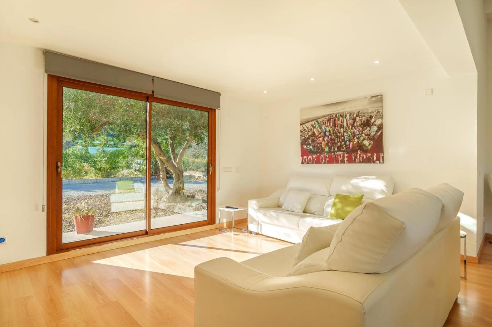Pancho - Large Garden Holiday home *