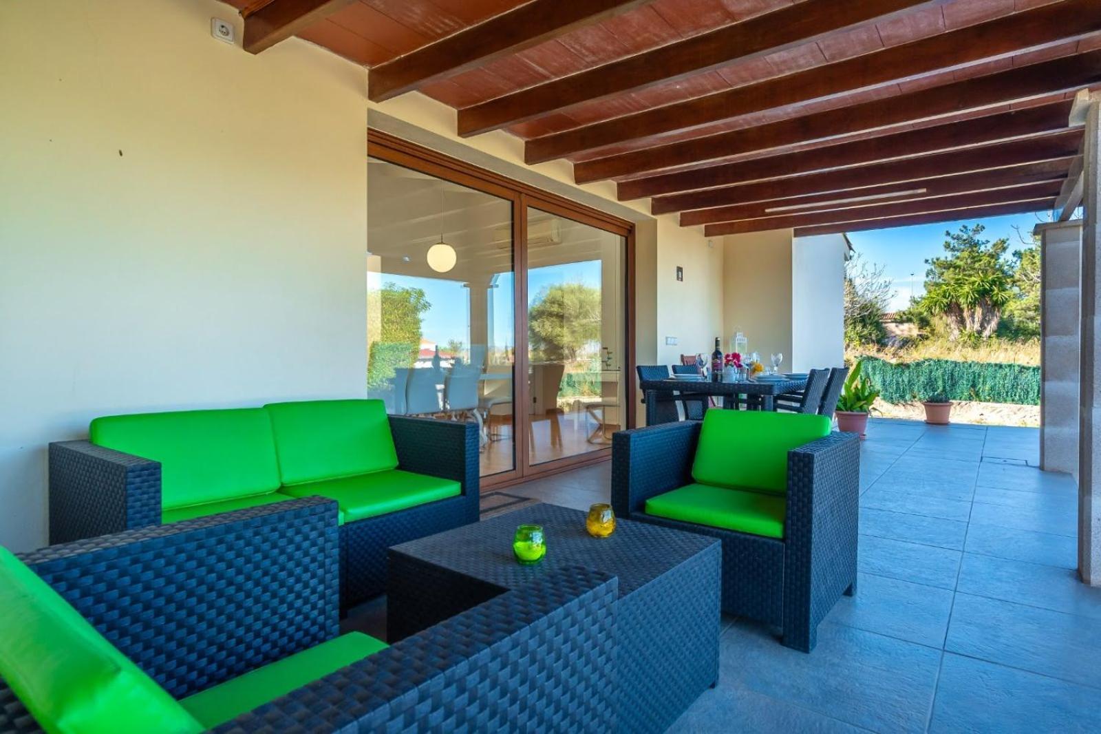 Pancho - Large Garden Holiday home *