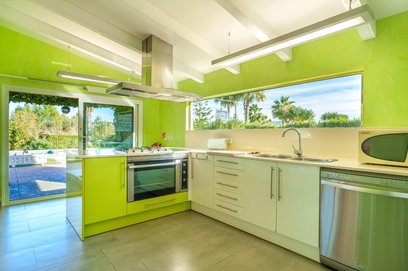 Pancho - Large Garden Holiday home
