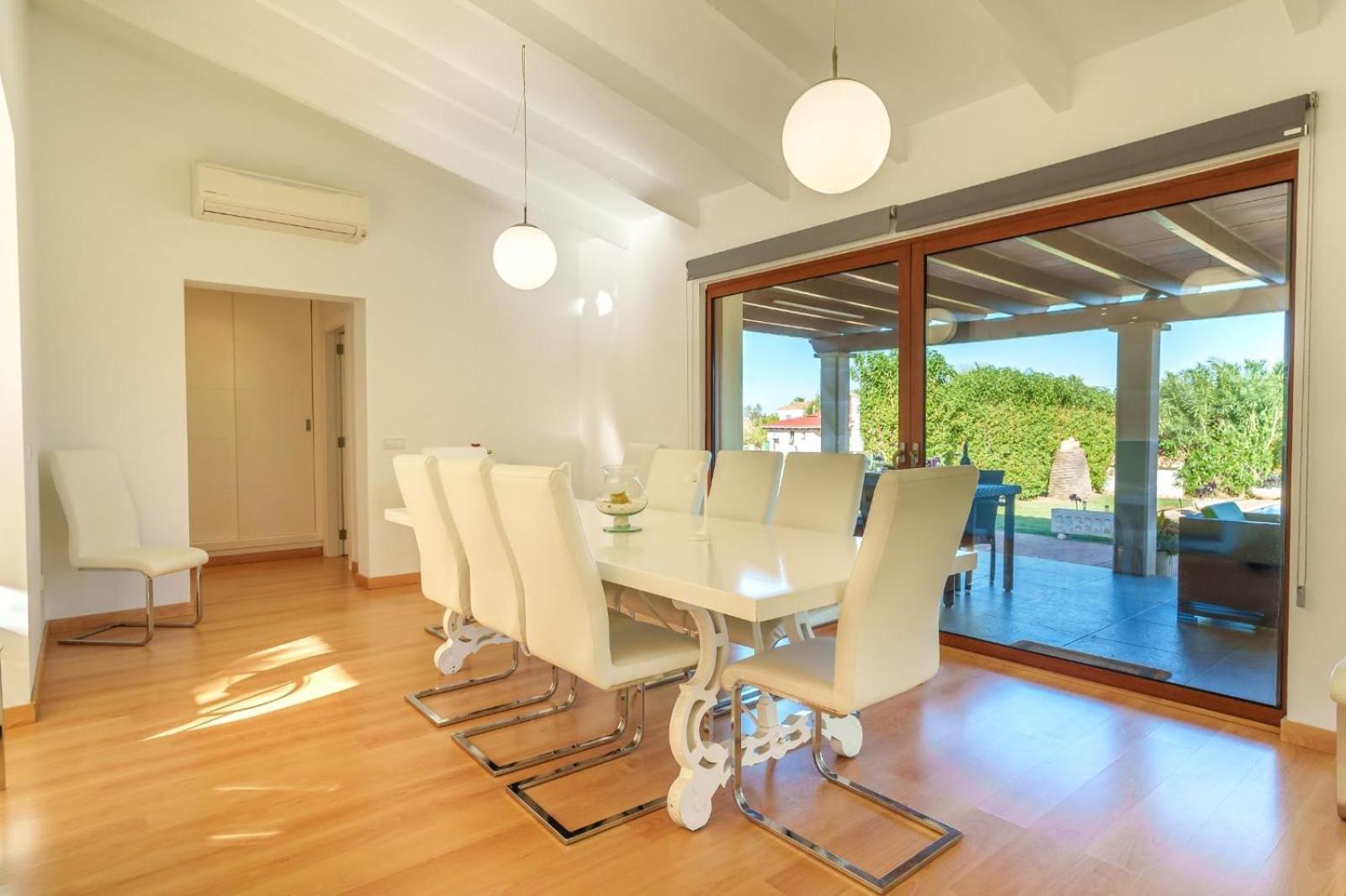 Pancho - Large Garden Holiday home